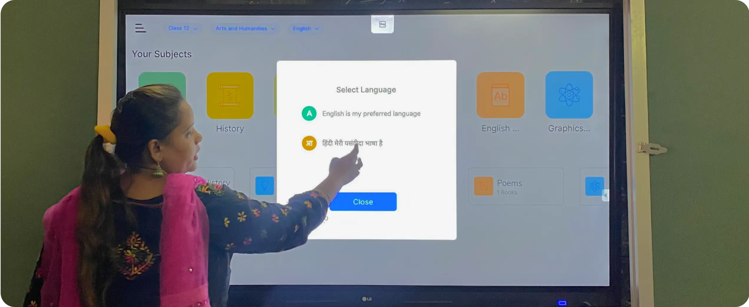 A teacher switching to smart class in Hindi on the iDream Education Learning Management System (LMS) to engage students in a smart classroom environment, demonstrating the system's bilingual support for enhanced learning in schools